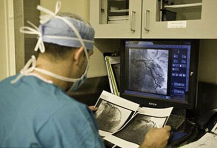 أول عملية قلب مفتوح مباشرة عبر موقع التويتر